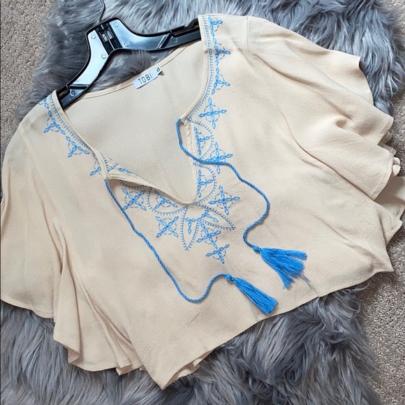 NWOT TOBI Cream Short Sleeve Blouse - Picture 6 of 7